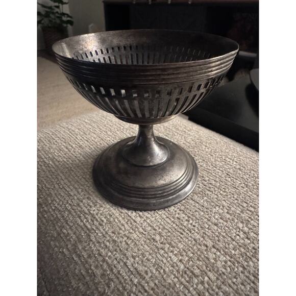 Reed & Barton Silverplate Reticulated Compote Bowl 3.25” Pedestal Candy Dish VTG - Picture 6 of 6